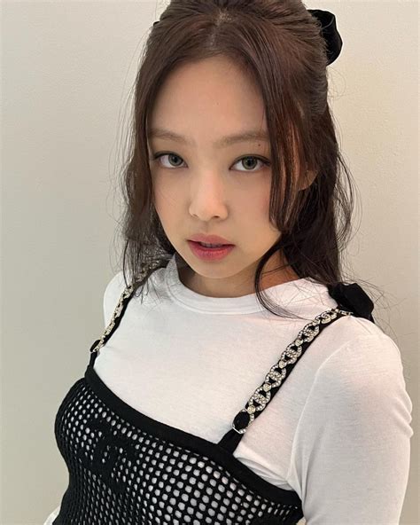 how much chanel pay jennie